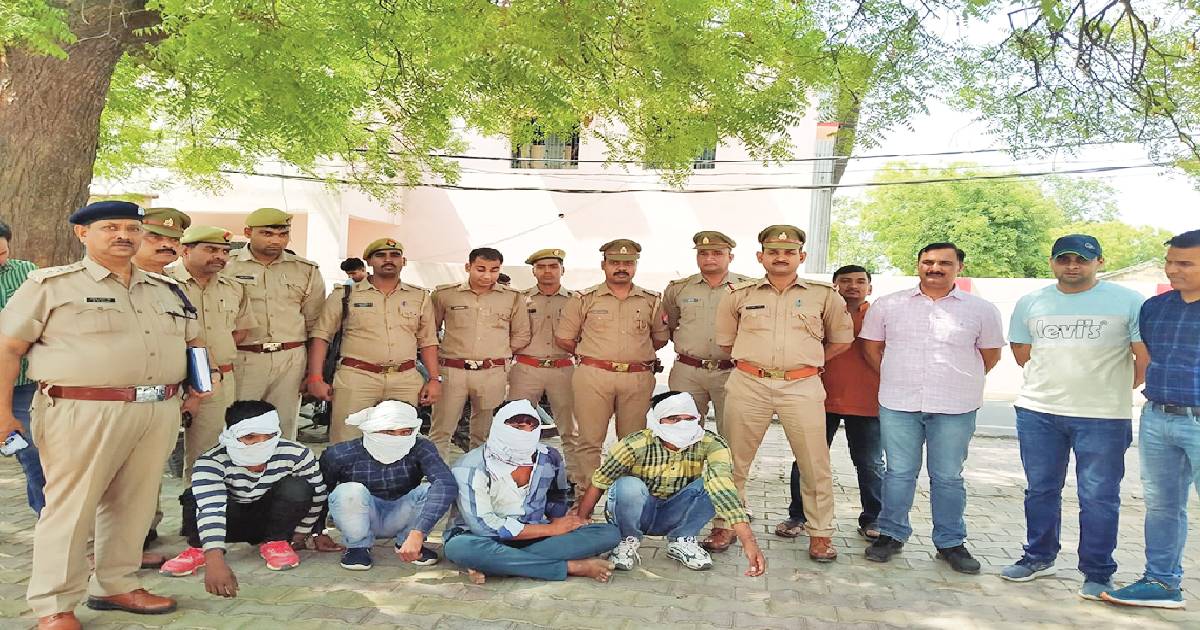 Agra police solve double murder, robbery case